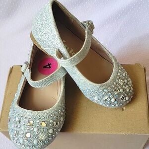 LINK ~ Little girl glittery shoes